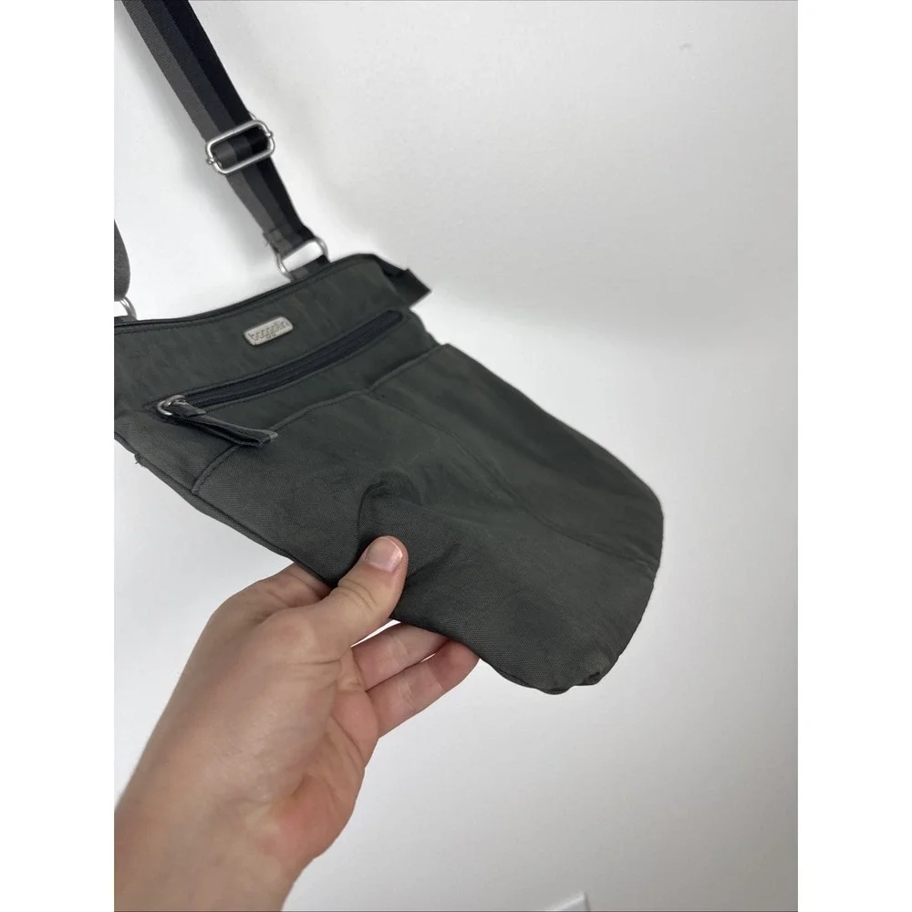 Baggallini crossbody Grey Striped Strap Minimalist Utilitarian Lightweight bag